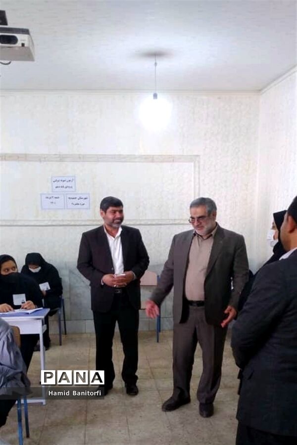 بازدید سرپرست اداره‌کل آموزش و پرورش خوزستان از حوزه آزمون نمونه دولتی حمیدیه