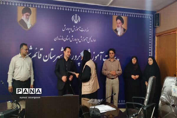 دیدار اعضای هیأت رئیسه مجلس دانش‌آموزی شهرستان قائمشهر با مدیر آموزش و پرورش این شهرستان