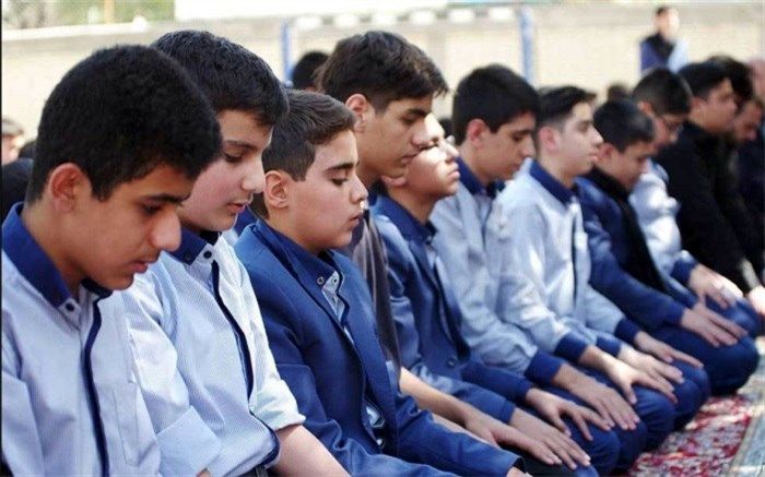 برپایی نماز جماعت در مدارس مهم‌تر از نماز جماعت مساجد است