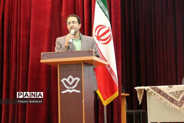 نشست کاربردی مدیران مدارس و اعضای شورای معاونان آموزش و پرورش ناحیه یک ری