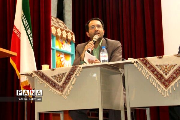 نشست کاربردی مدیران مدارس و اعضای شورای معاونان آموزش و پرورش ناحیه یک ری