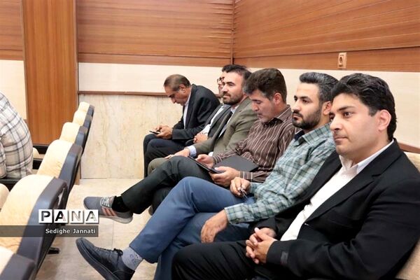 حضور معاون آموزش ابتدایی اداره‌کل آموزش و پرورش فارس در جمع فرهنگیان آباده