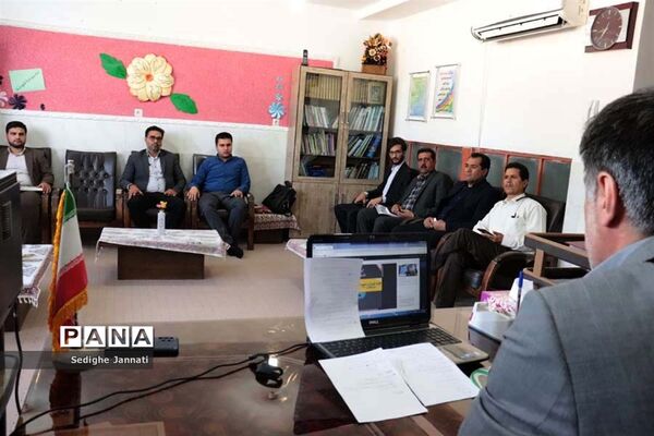 حضور معاون آموزش ابتدایی اداره‌کل آموزش و پرورش فارس در جمع فرهنگیان آباده