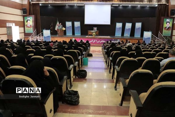 حضور معاون آموزش ابتدایی اداره‌کل آموزش و پرورش فارس در جمع فرهنگیان آباده