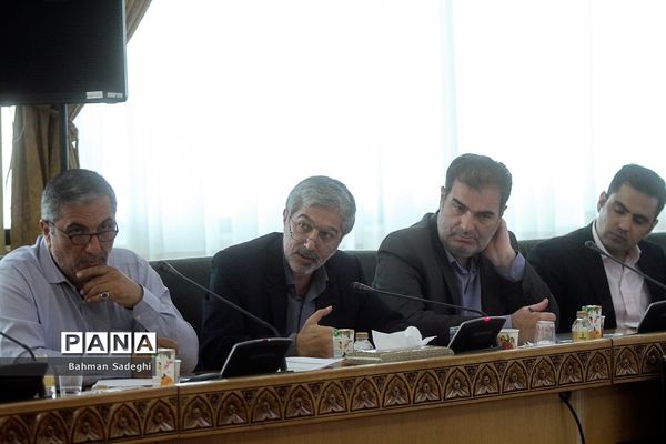 نشست ساماندهی تالاب‌ها و رودخانه‌های رشت با حضور معاون اجرایی رئیس‌جمهوری