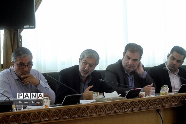 نشست ساماندهی تالاب‌ها و رودخانه‌های رشت با حضور معاون اجرایی رئیس‌جمهوری