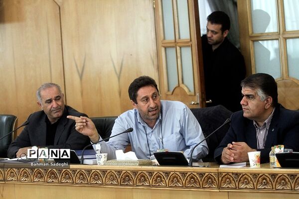 نشست ساماندهی تالاب‌ها و رودخانه‌های رشت با حضور معاون اجرایی رئیس‌جمهوری