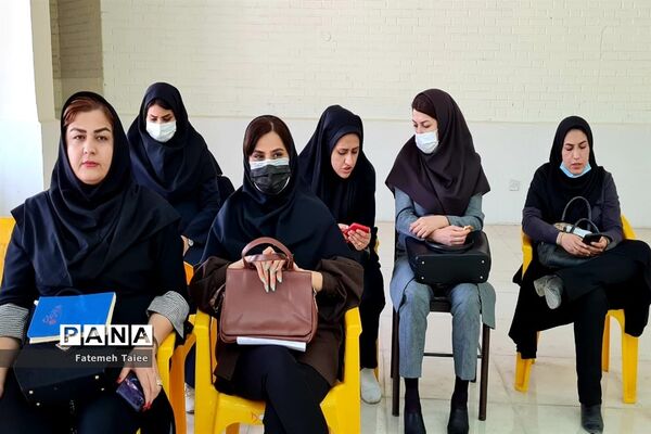 کارگاه ضمن خدمت مربیان،آموزگاران و مشاوران ابتدایی در ناحیه ۲ اهواز
