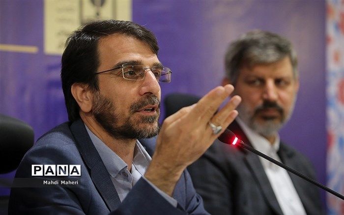 هدف غول‌های رسانه‌ای جهان، اشغال اندیشه دانش‌آموزان ایرانی است