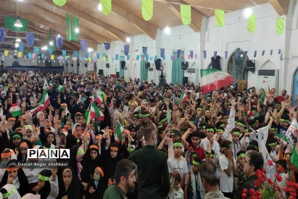 اجرای سرود سلام فرمانده در اجتماع بزرگ مردم شهرستان نور