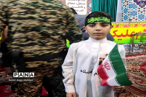 اجرای سرود سلام فرمانده در اجتماع بزرگ مردم شهرستان نور