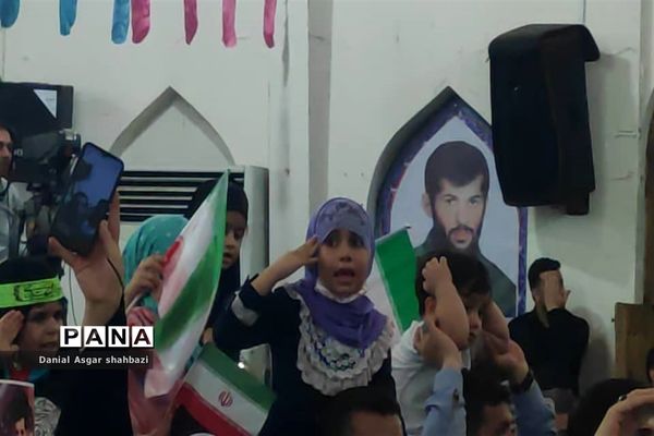 اجرای سرود سلام فرمانده در اجتماع بزرگ مردم شهرستان نور