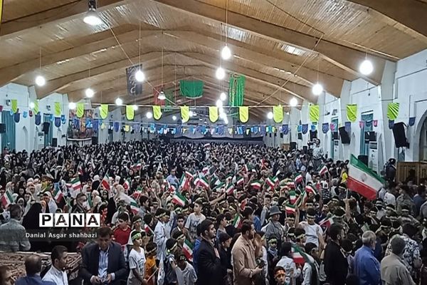 اجرای سرود سلام فرمانده در اجتماع بزرگ مردم شهرستان نور