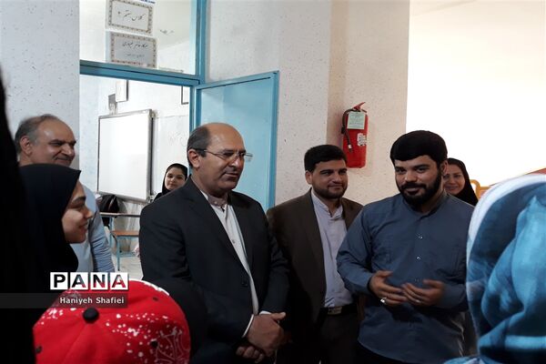 بازدید رئیس سازمان دانش‌آموزی استان فارس از پایگاه فعالیت تابستانی در ناحیه یک شیراز