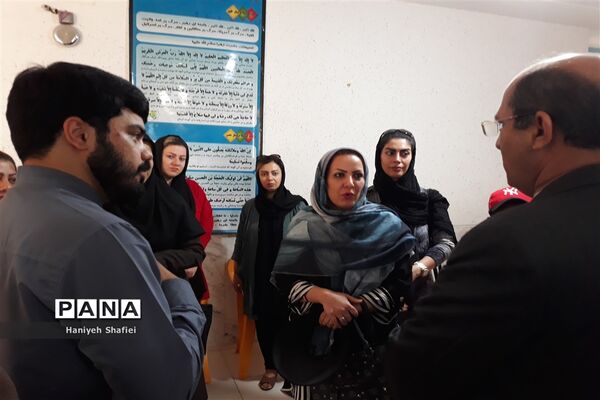 بازدید رئیس سازمان دانش‌آموزی استان فارس از پایگاه فعالیت تابستانی در ناحیه یک شیراز