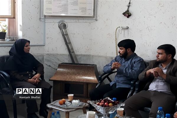 بازدید رئیس سازمان دانش‌آموزی استان فارس از پایگاه فعالیت تابستانی در ناحیه یک شیراز