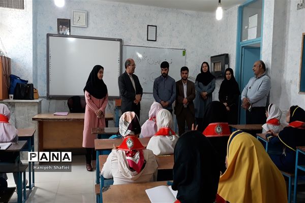 بازدید رئیس سازمان دانش‌آموزی استان فارس از پایگاه فعالیت تابستانی در ناحیه یک شیراز