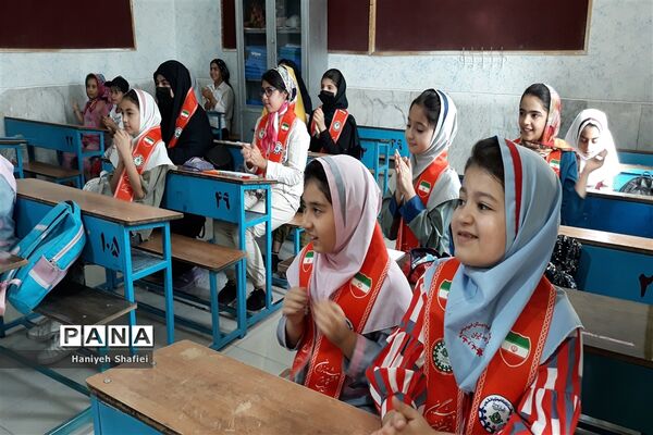 بازدید رئیس سازمان دانش‌آموزی استان فارس از پایگاه فعالیت تابستانی در ناحیه یک شیراز