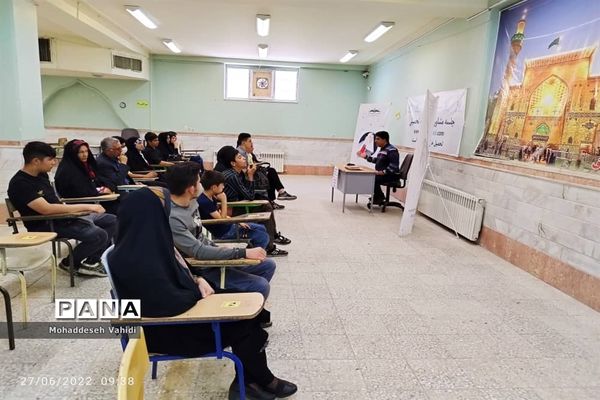 جلسات هدایت تحصیلی دانش‌آموزان موسسه خیریه دارالاکرام قم