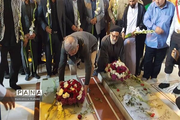 آیین گلریزان و عطرافشانی مزار شهدای هفتم تیر و یادمان شهدای ۷۲ تن