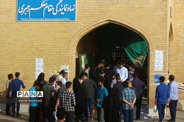 رقابت دانش‌آموزان در کنکور سراسری رشته تجربی در قم-3