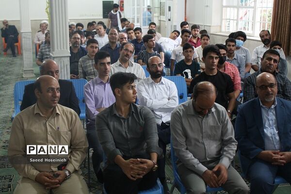 تجلیل از دانش‌آموزان برتر دبیرستان امام علی بن ابی طالب(ع)