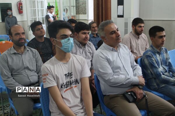 تجلیل از دانش‌آموزان برتر دبیرستان امام علی بن ابی طالب(ع)