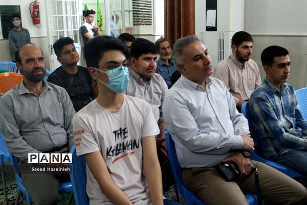 تجلیل از دانش‌آموزان برتر دبیرستان امام علی بن ابی طالب(ع)
