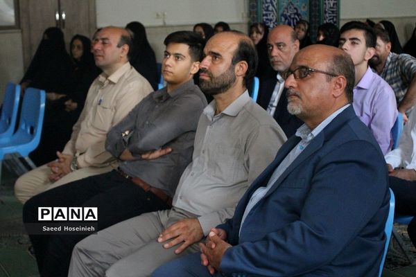 تجلیل از دانش‌آموزان برتر دبیرستان امام علی بن ابی طالب(ع)