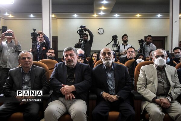 بزرگداشت روزنامه‌نگار و عکاس دفاع مقدس مریم کاظم زاده