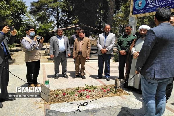 حضور قائم مقام سازمان دانش‌آموزی کشور در مراسم چهلمین روز شهادت محمد جوادبای