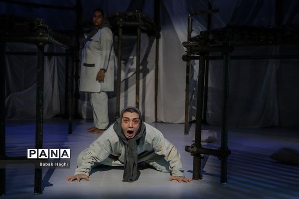 اجرای نمایش «بی‌چرا زندگان»