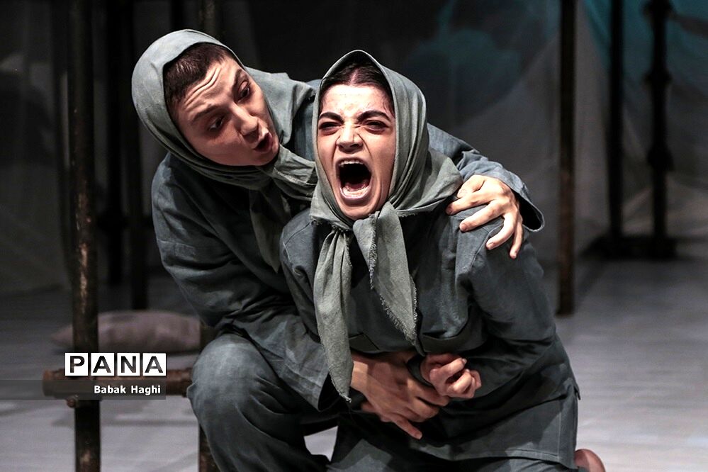 اجرای نمایش «بی‌چرا زندگان»