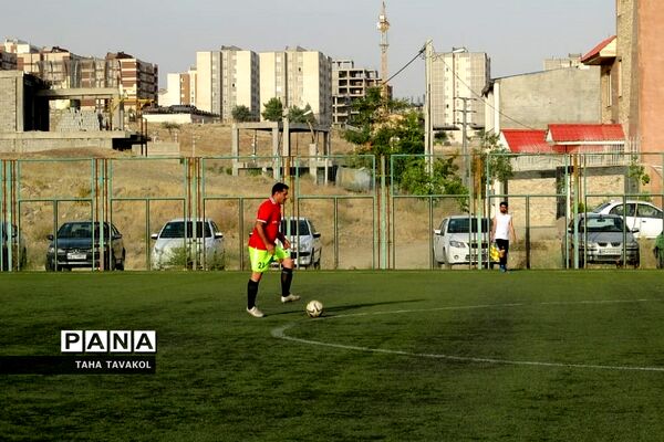دیدار دوستانه فوتبال بین تیم‌های شهدای منطقه ۱۴ تهران و پیشکسوتان پردیس