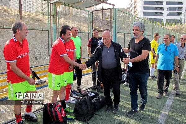 دیدار دوستانه فوتبال بین تیم‌های شهدای منطقه ۱۴ تهران و پیشکسوتان پردیس