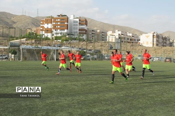 دیدار دوستانه فوتبال بین تیم‌های شهدای منطقه ۱۴ تهران و پیشکسوتان پردیس