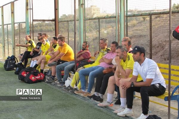 دیدار دوستانه فوتبال بین تیم‌های شهدای منطقه ۱۴ تهران و پیشکسوتان پردیس