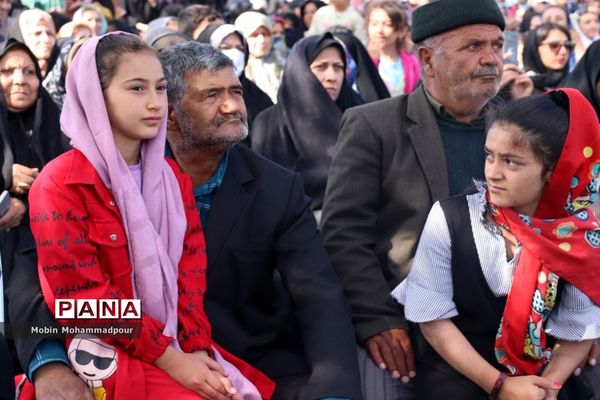 دهمین جشنواره گل محمدی در روستای آمقان بخش عنصرود