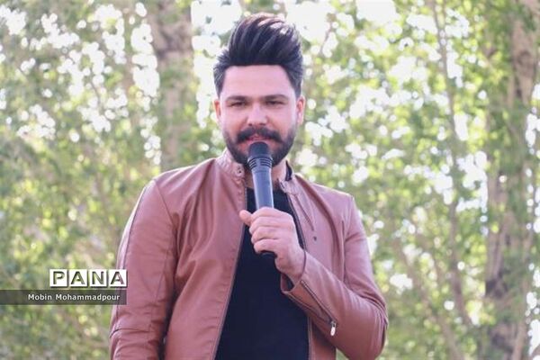 دهمین جشنواره گل محمدی در روستای آمقان بخش عنصرود