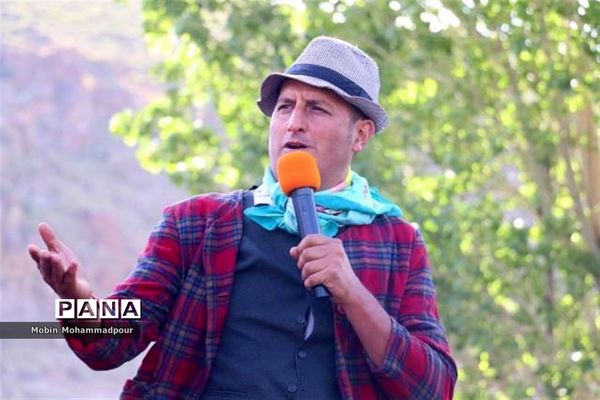 دهمین جشنواره گل محمدی در روستای آمقان بخش عنصرود