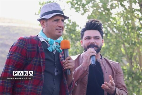 دهمین جشنواره گل محمدی در روستای آمقان بخش عنصرود