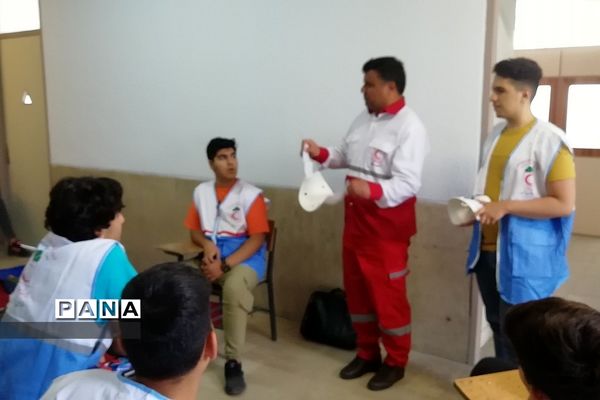 برگزاری کلاس‌های آموزشی کمک‌های اولیه در مدرسه سما رودهن