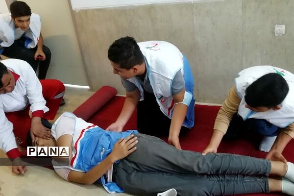 برگزاری کلاس‌های آموزشی کمک‌های اولیه در مدرسه سما رودهن