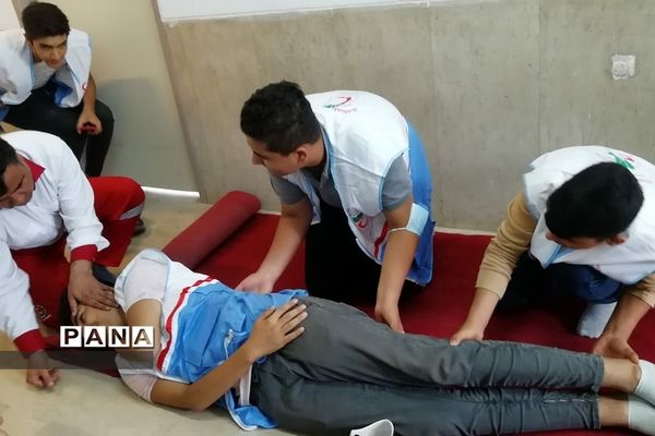 برگزاری کلاس‌های آموزشی کمک‌های اولیه در مدرسه سما رودهن
