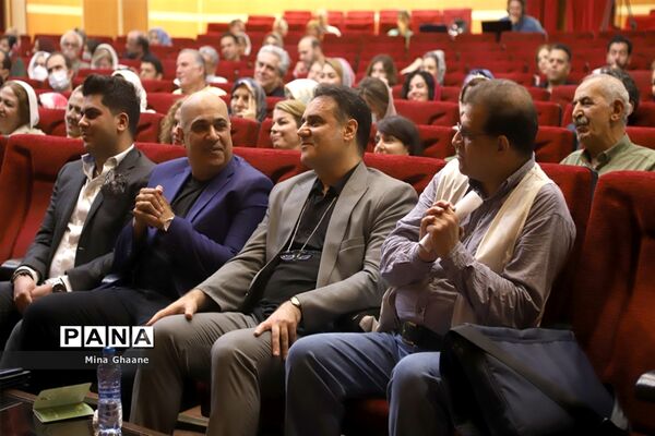 آیین رونمایی از آلبوم موسیقی «تیغ و ترانه»