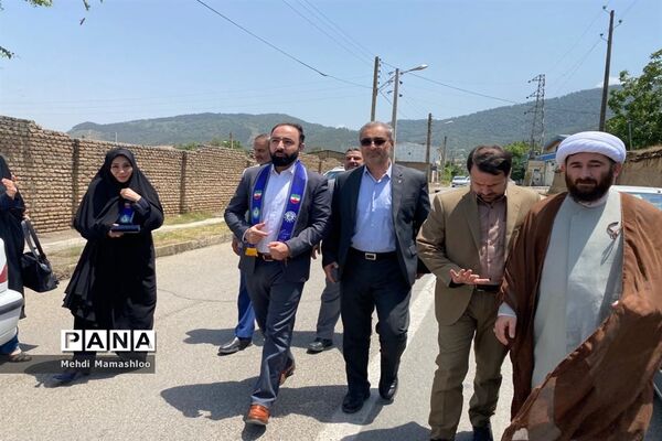 دیدار قائم مقام معاون وزیر در سازمان دانش‌آموزی کشور با خانواده شهید پیشتاز محمدجواد بای