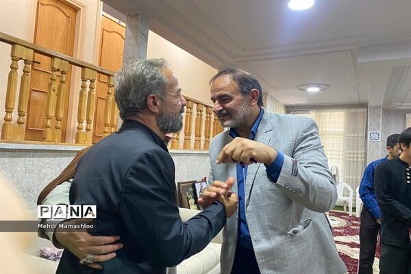 دیدار قائم مقام معاون وزیر در سازمان دانش‌آموزی کشور با خانواده شهید پیشتاز محمدجواد بای