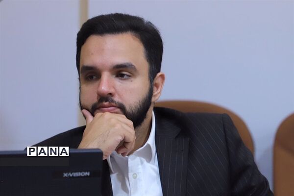 نشست معاون آموزش متوسطه وزیر آموزش و پرورش با اصحاب رسانه