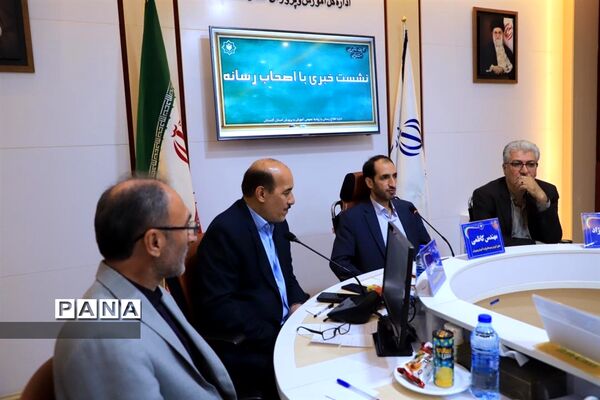 نشست معاون آموزش متوسطه وزیر آموزش و پرورش با اصحاب رسانه