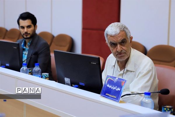 نشست معاون آموزش متوسطه وزیر آموزش و پرورش با اصحاب رسانه